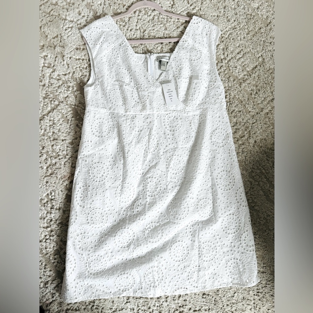 NWT Neiman Marcus white XL V neck cotton embroidered dress
